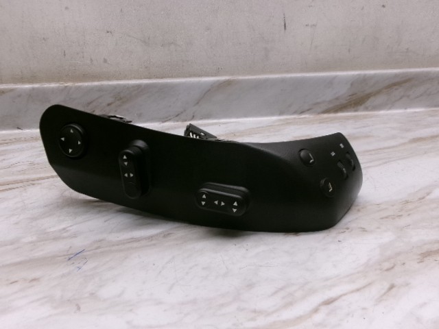82593700 03 to 12 Maserati Quattroporte Right Front Seat Switch
