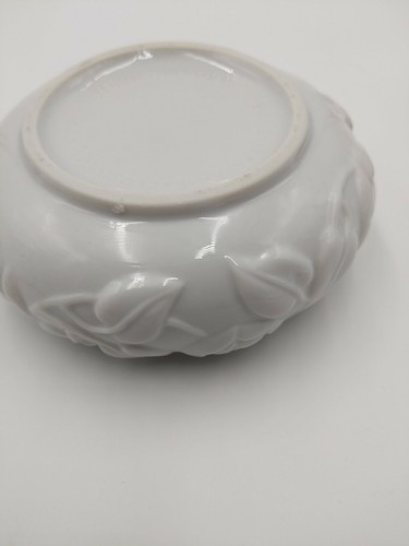 Raised Roses Blanc de Chine SCHMINKTISCHDOSE Glas weiß Porzellan Germaine Monteil 5,5" - Bild 7 von 8