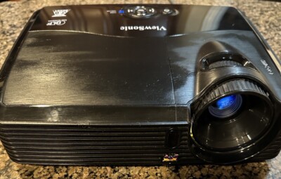 viewsonic pjd5123 dlp projector Only 9 Hours.