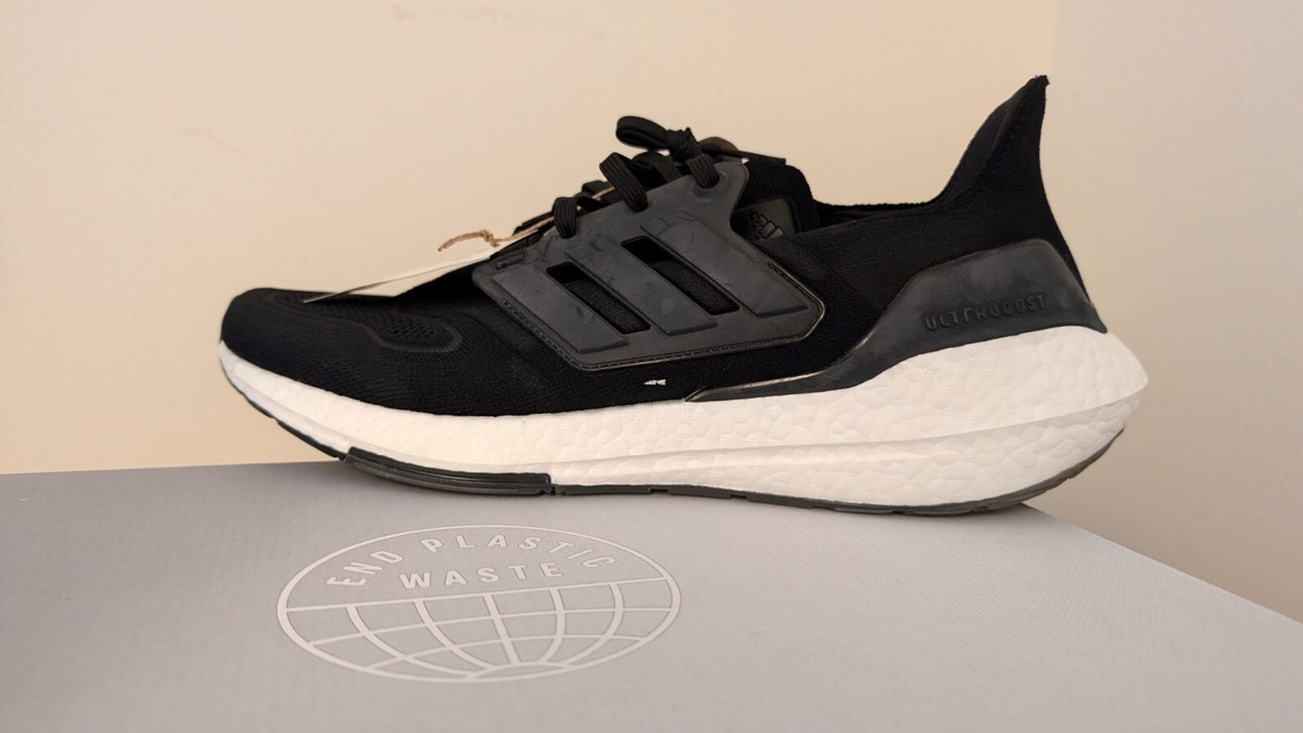 Size 12 M - Adidas Mens Ultraboost 22 Running Shoes - Black  display picture 1