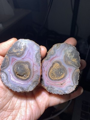 A PAIR exquisitely polished  rare oil-painting-like Xuanhua ''Zhanguo Red'' Agate