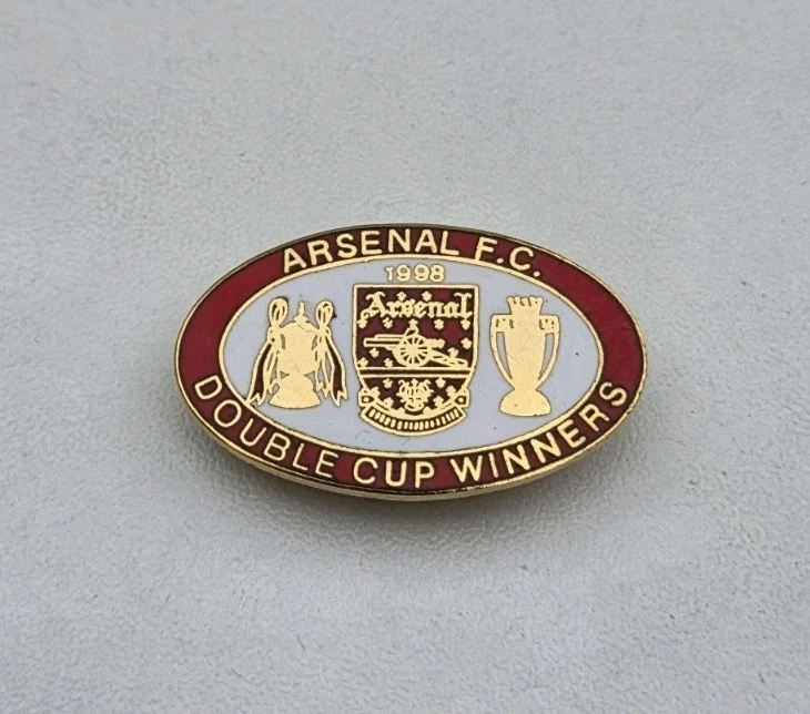 Pin's Arsenal Football Club, édition 2001, Logo Doré (hauteur 2 Cm) - Occasion