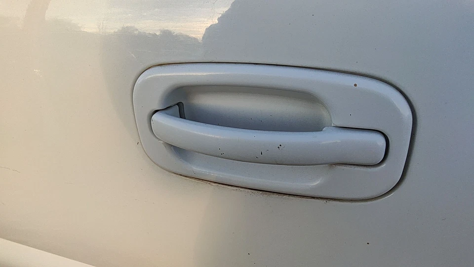 00-06 Chevy Suburban Driver Izquierdo Trasero Exterior Puerta Manija Trasera 50u Summit Blanco Foto 2 de 4