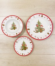 Servizio Piatti 18 Pezzi Natalizio In Ceramica Decorato Con Soggetti Natalizi