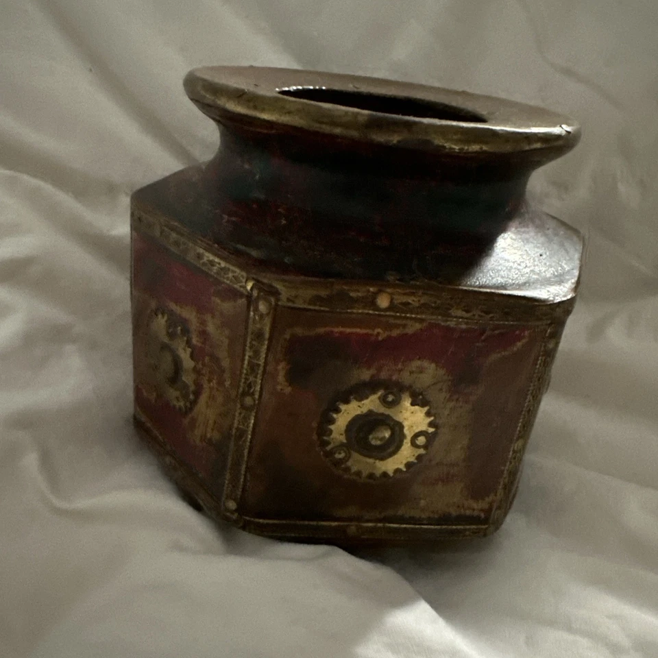 Jarrón de madera vintage: tarro decorativo hexagonal de latón pintado a mano y soporte para bolígrafo/flor Foto 3 de 4