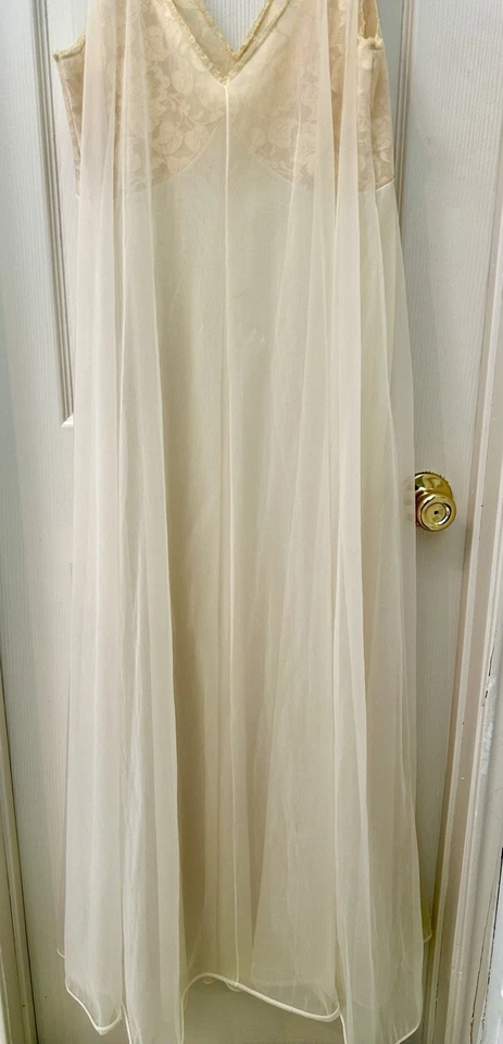 Camisón largo con capa de gasa Vanity Fair Peignoir amarillo champán talla 34 de colección Foto 4 de 4