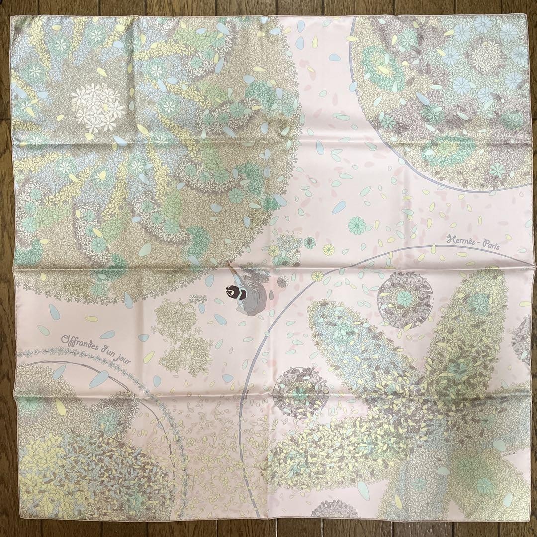 Hermes Carre 90 silk scarf Offrandes d'un Jour floral design new from Japan
