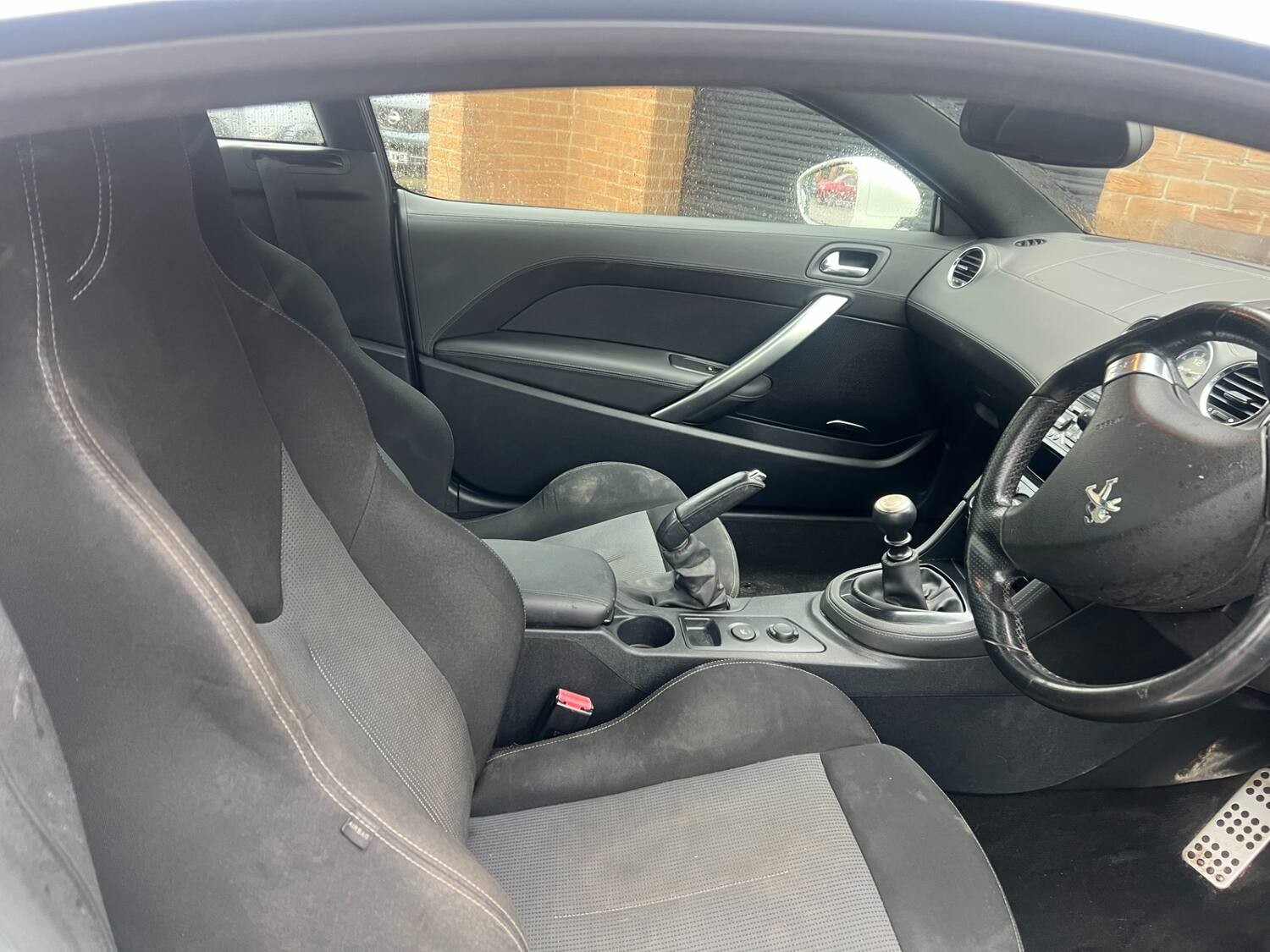 2014 Peugeot RCZ, photograph 11