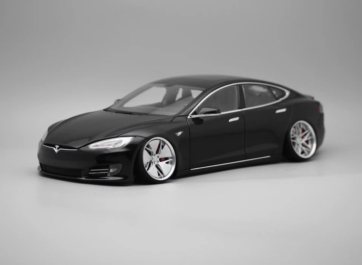 1:18 Tesla Model S Modified Diecast – Black Sedan | Custom Lowered