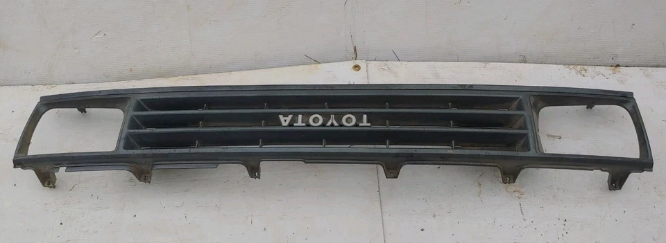 Toyota Truck 1987 4 corredores 2x2 parrilla superior central delantera OEM  Foto 3 de 4