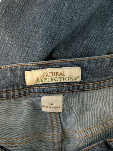 NATURAL REFLECTIONS Blue Denim Low-Rise Distressed Boot-Cut Jeans; Size 6 - Picture 3 of 4