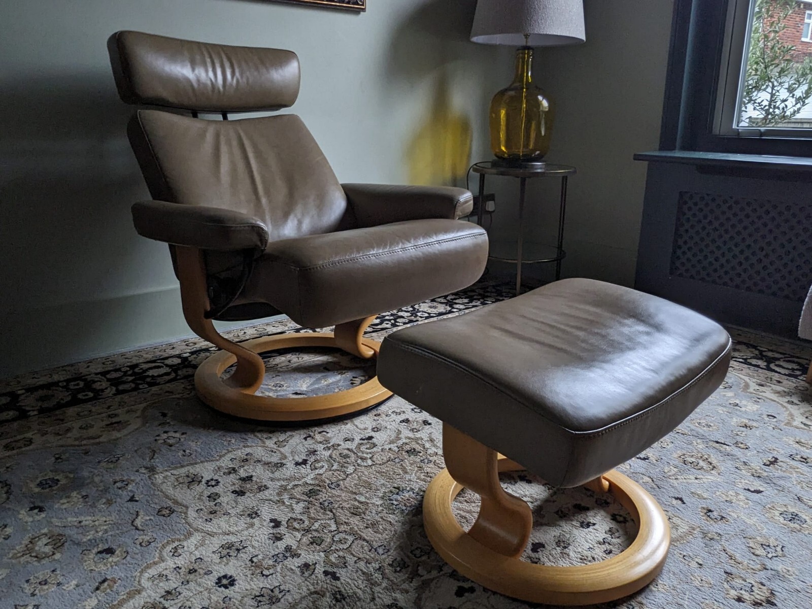 Ekornes Stressless Classic Medium Size Leather Recliner Chair