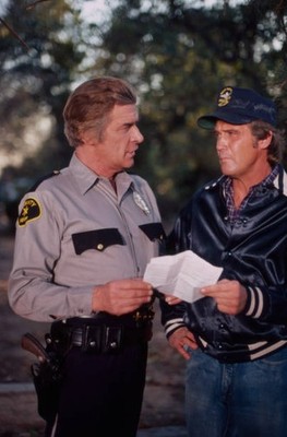 Peter Breck Lee Majors appearing in the ABC tv show Fall Guy' 1981 Old Photo 1