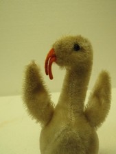 X-41372	Steiff Gans, mit Holzwolle gestopft, H. ca. 12 cm
