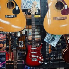 Usato SQUIER STRATOCASTER STANDARDSQUIER STRATOCASTER STANDARD