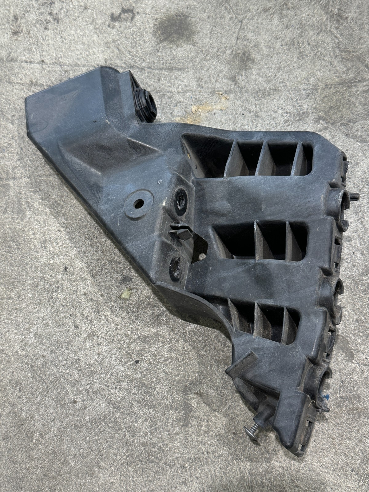 Lamborghini Urus 2018-2024 Front Left Bumper bracket