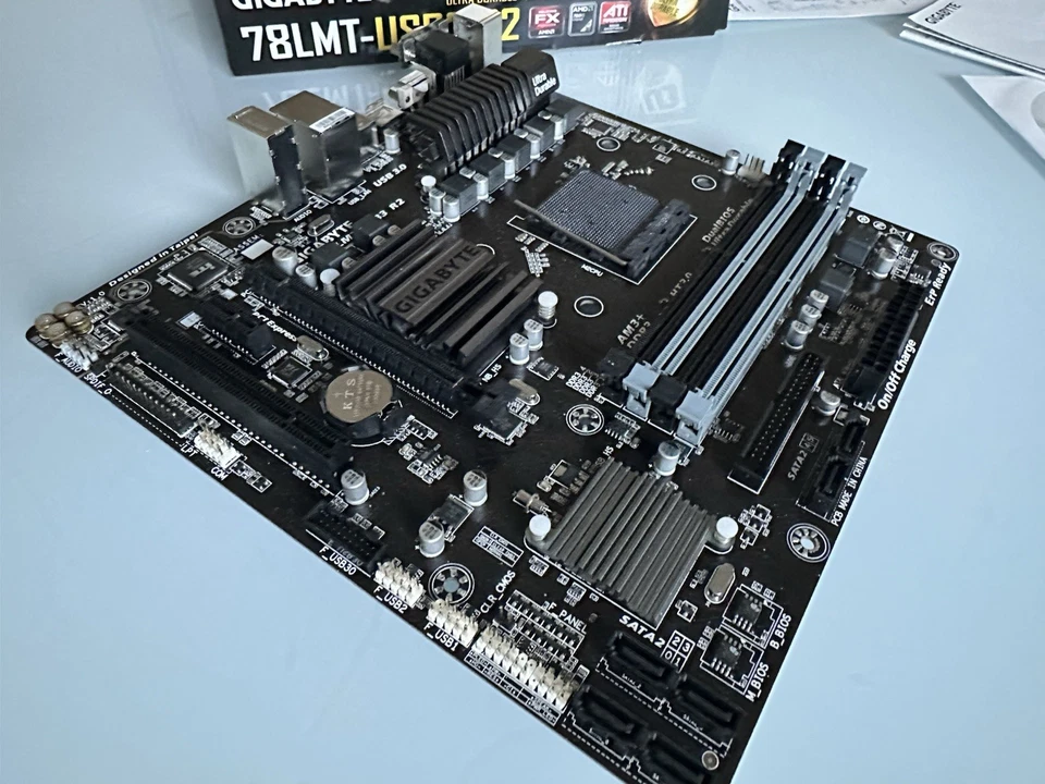 Gigabyte GA-78LMT-USB3 R2 AM3+ DDR3 MicroATX Motherboard with I/O Shield - Image 4 of 4