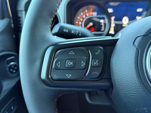 2024 Jeep Gladiator Sport S - Picture 16 of 18