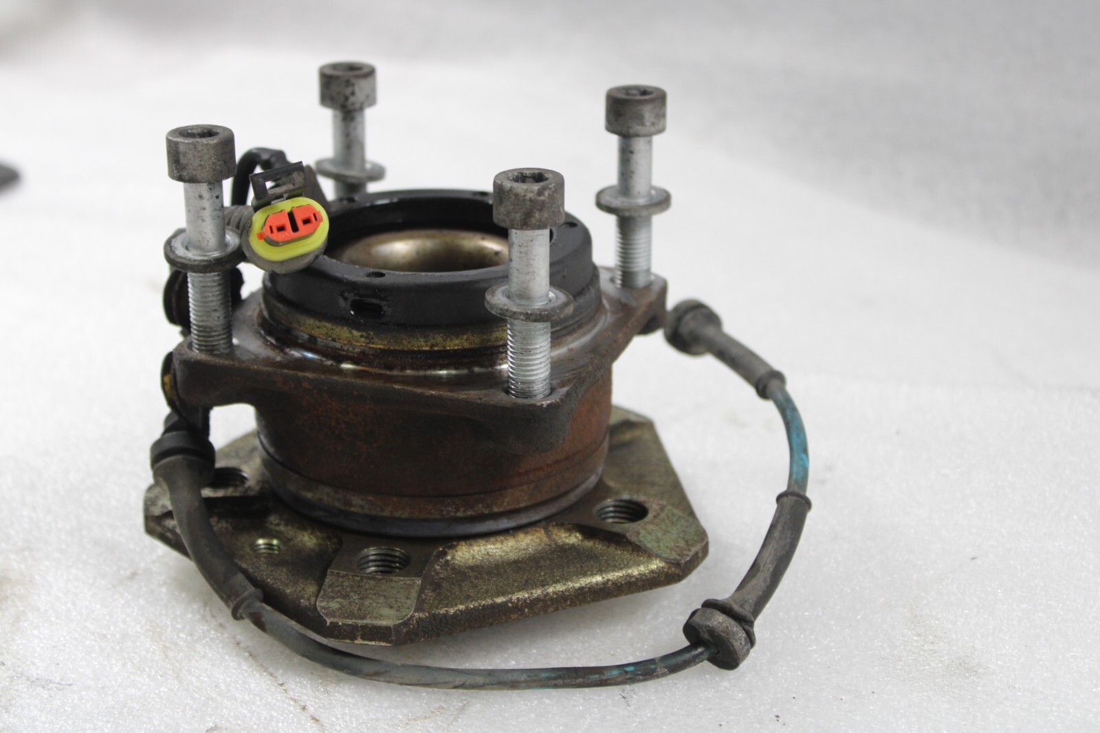 Maserati M128, Coupe, Spyder, Front Wheel Hub, Used, P/N 197064