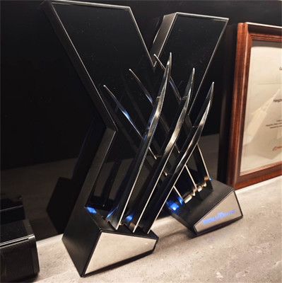 HCMY X-MEN Wolverine Logan Claw With LED Base Cosplay Props Wearable 1/1 1Pair 