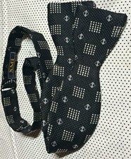 XMI Men's Self-Tie Bow Tie Black/White Geometric Pattern Woven