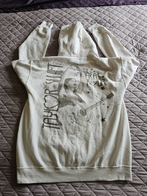 Taylor Swift Eras Tour Fearless Heart Beige cotton  Hoodie size L
