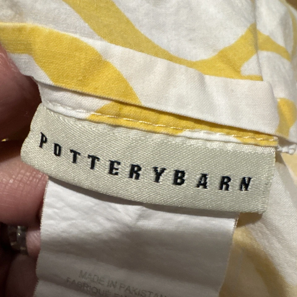 Pottery Barn King Sz Yellow And White Print Duvet Cover Set. 100% Cotton - Image 3 of 3