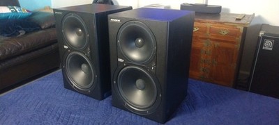 Pair of Mackie HR824 High Resolution Studio Monitors Speakers (READ Description)