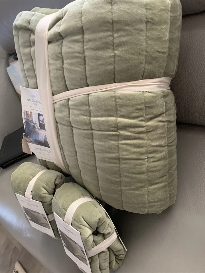 Queen Stitch Channel Threshold Velvet Quilt Green+2 Standard Pillowcases - Image 4 of 4