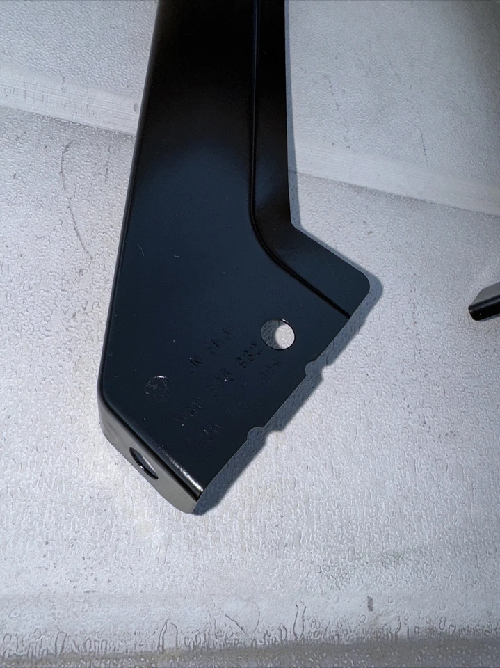 Juego de soportes de radiador GTI 2015-2021 genuino OEM VW 5GM805931 5G0805931 Foto 3 de 4