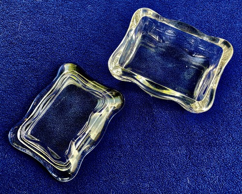 Attractive Vintage Glass Dish with Lid for Candy or Desk Appurtences - Picture 4 of 8