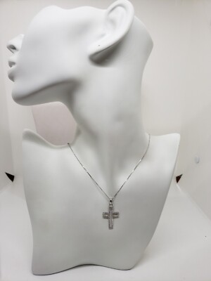 Collana con ciondolo a croce in oro 18K con zirconia cubica