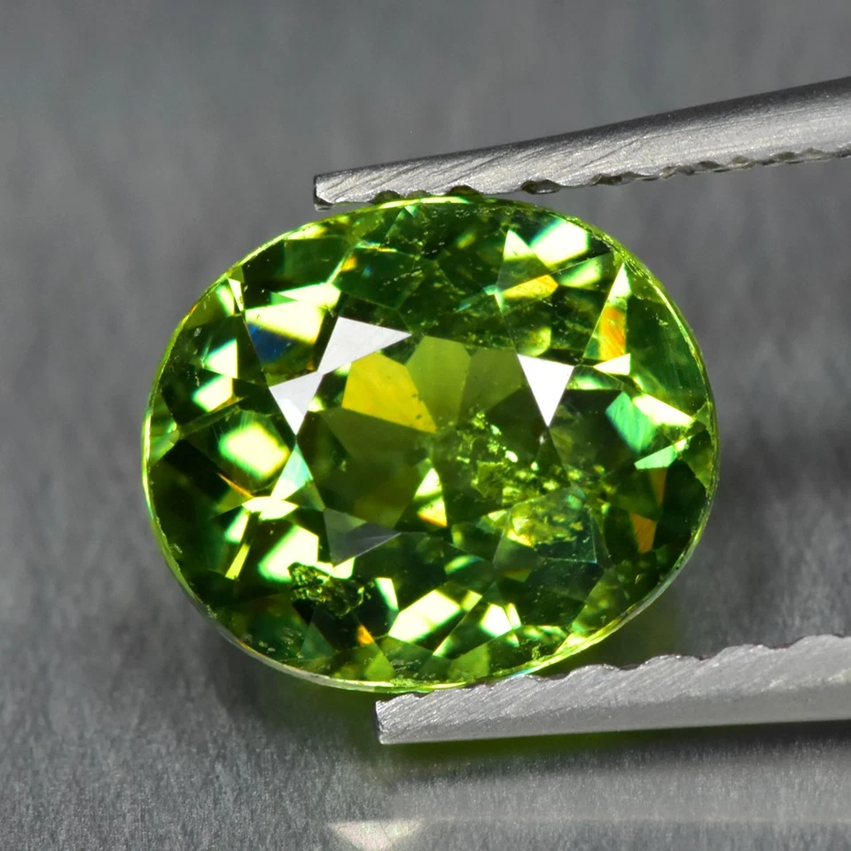 Piedra preciosa granate demantoide ruso 100 % natural superior de 1,07 quilates Foto 2 de 2