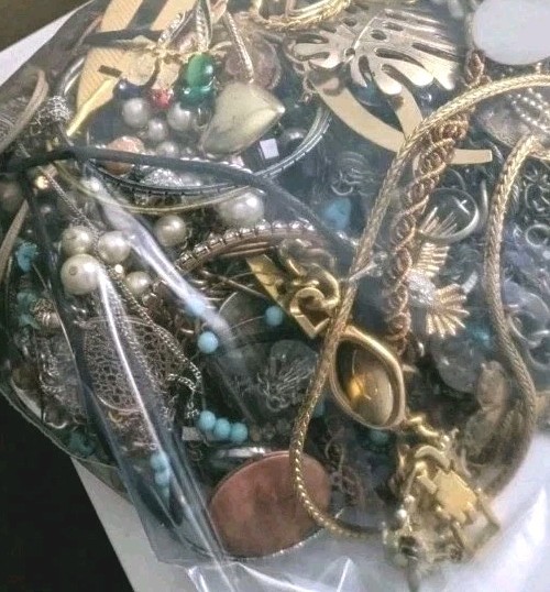 2 Pounds Jewelry Costume Vintage Mix LBS  necklaces bracelets pins rings etc lbs