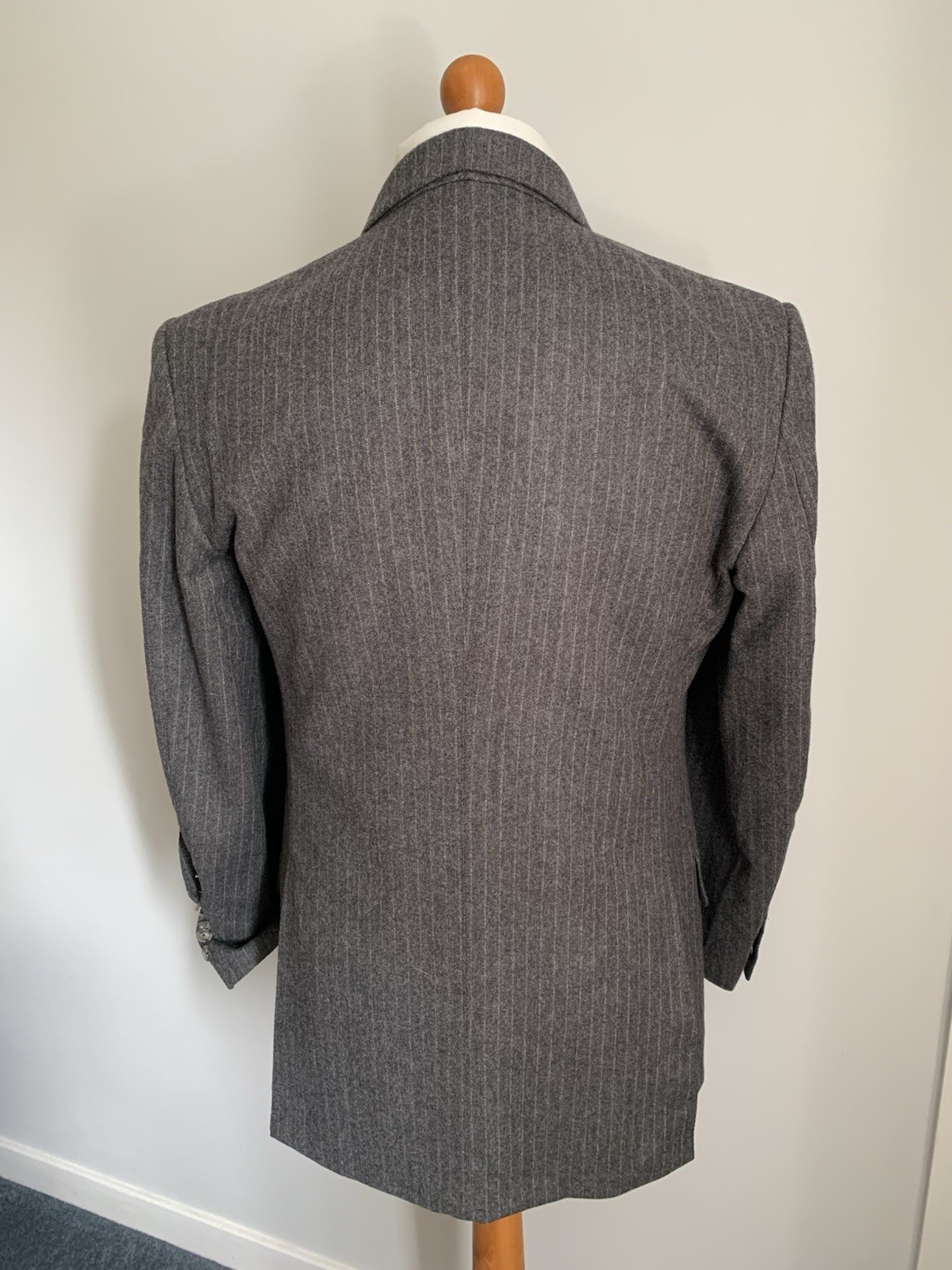 Mens ELEGANT TOM FORD "FIT Y" WOOL SUIT In CHARCOAL PINSTRIPE 42R *WORN 4 TIMES* image 5