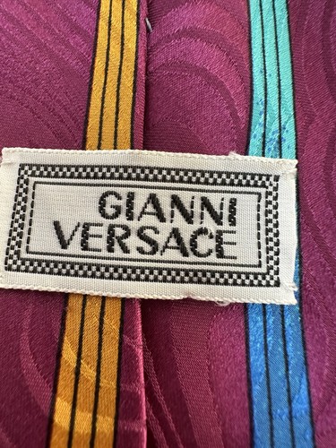 GIANNI VERSACE VTG ’89 HAND MADE SPAIN 100% SILK MEDUSA LOGO PURPLE YELLOW TIE - Picture 3 of 12