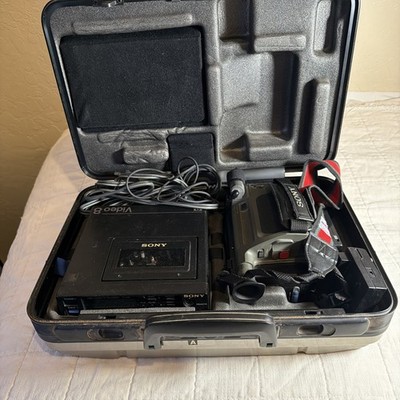 Sony Mini 8 Video CCD-M8u Recorder Player EV-C8u w Hard Case Camera Lot READ