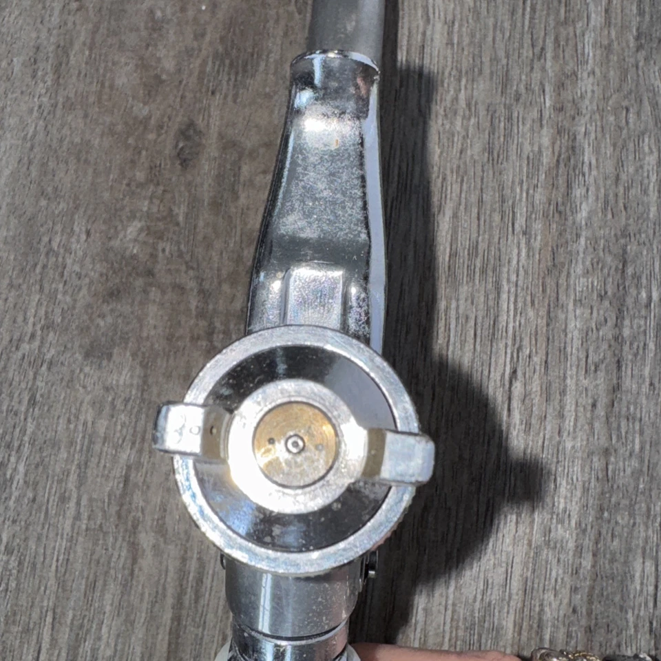 USED nesco Gravity Feed Spray Gun with Regulator - Image 4 of 4