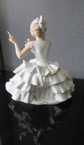 Large 26 cm German Wallendorf Porcelain Seated Ballerina With Mirror - Picture 10 of 16