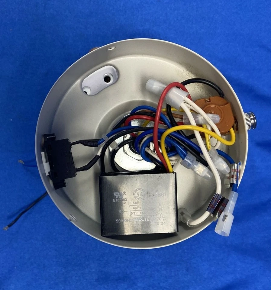 (Motor con carcasa) Ventilador de techo LED Hugger blanco mate Stoneridge 52"" Foto 2 de 4