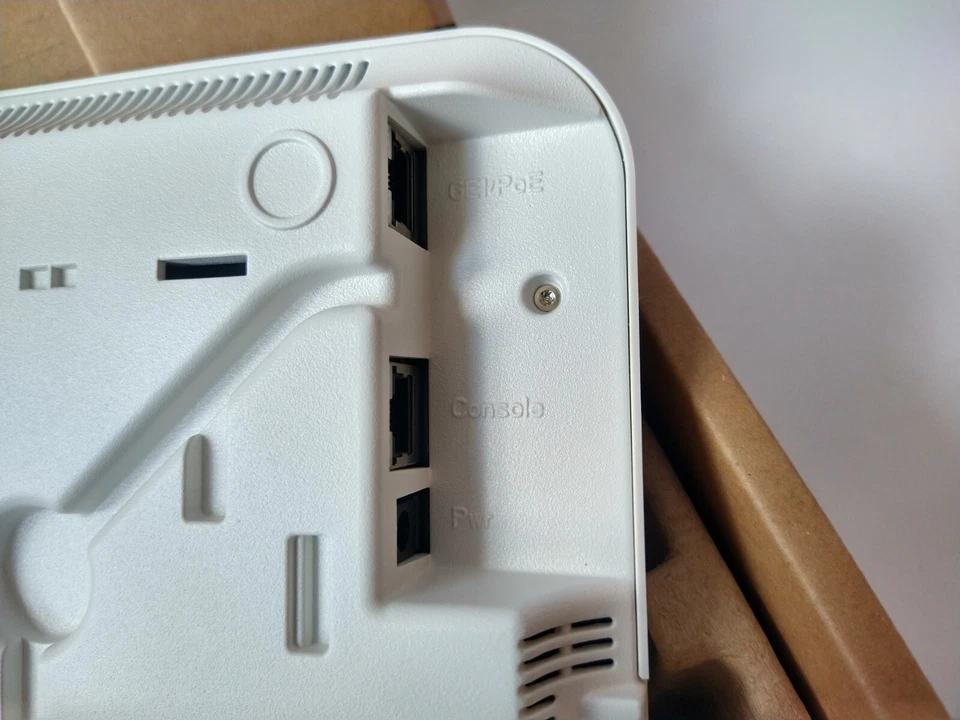 Extreme Networks WiNG AP-7522-67030-1-WR Dual Radio Wireless Access Point - Image 3 of 4