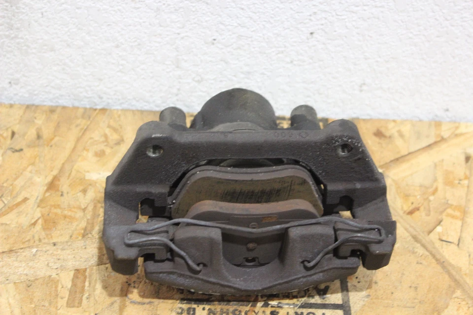 Pinça de freio dianteira M702329 2002-2006 Mini Cooper lado do motorista fabricante de equipamento original - Imagem 2 de 4