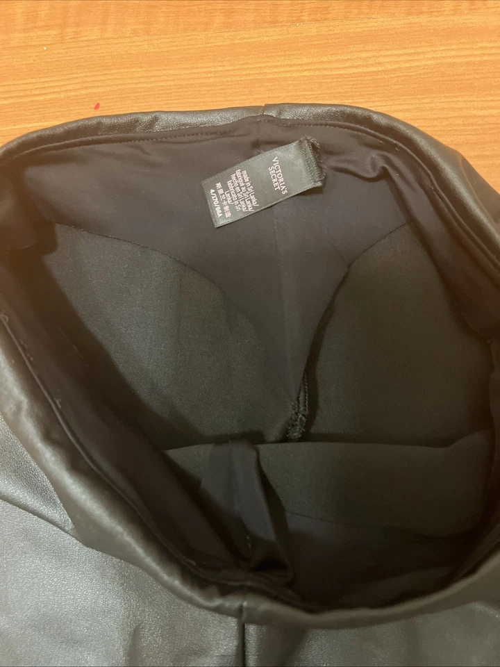 Leggings Victoria's Secret cintura alta couro sintético tamanho 4 - Imagem 3 de 4