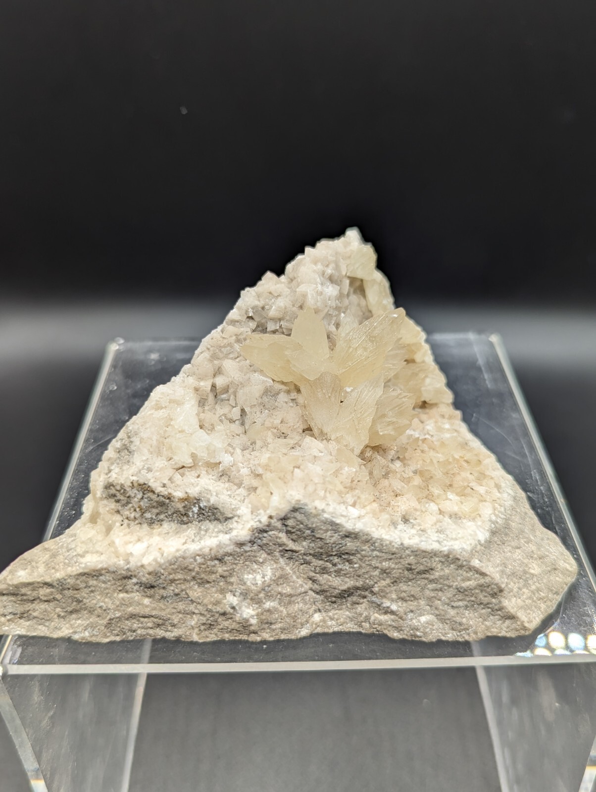 NEW YORK CALCITE WITH DOLOMITE LAFARGE QUARRY, LOCKPORT, NIAGARA CO