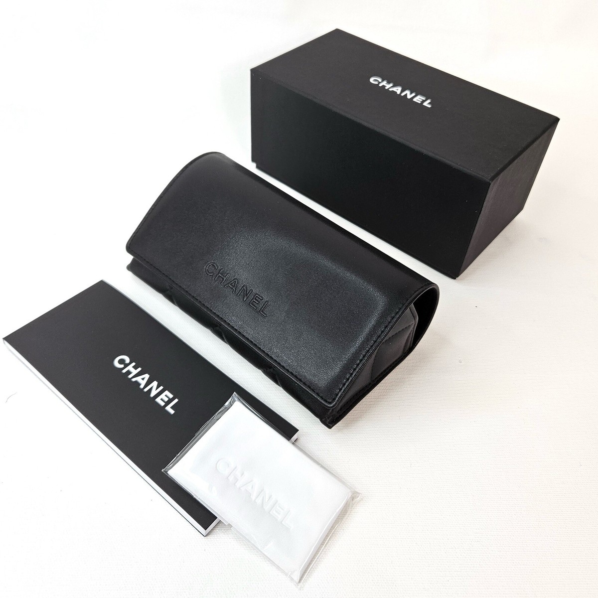 週末SALE‼️CHANEL ブラック メガネケース キルティング CHANEL Quilted Sunglass Case Black Large Magnetic Box & Cloth