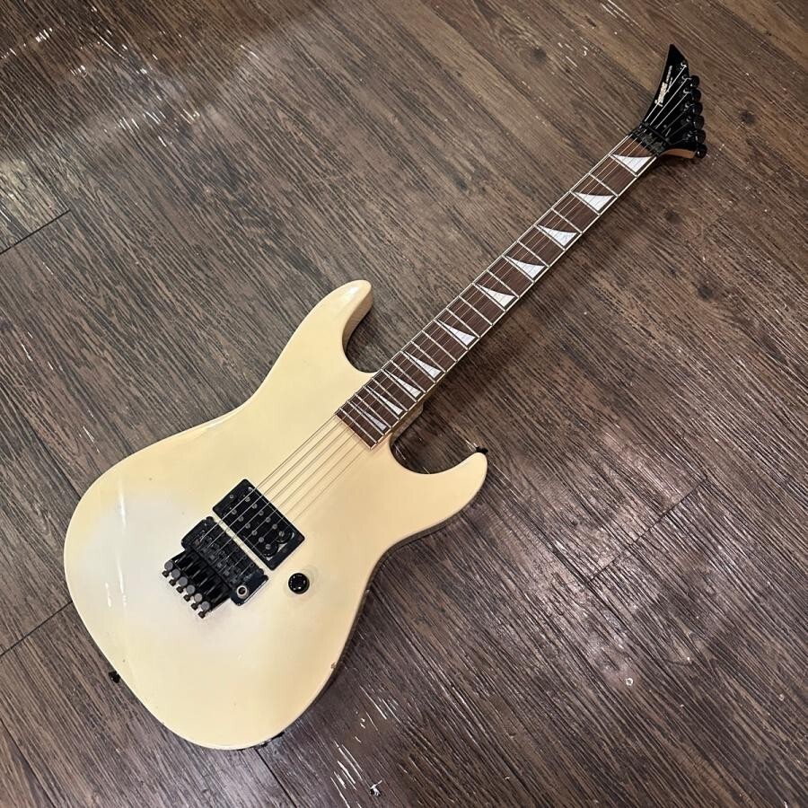 ギター Fernandes STJ Limited Edition 1990s FERNANDES Limited Edition STJ-90 Guitar Vintage White From