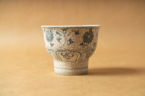 Ceramic sandstone chawan bowl Asia Vietnam white antique blue chrysanthemum decor - Picture 4 of 11