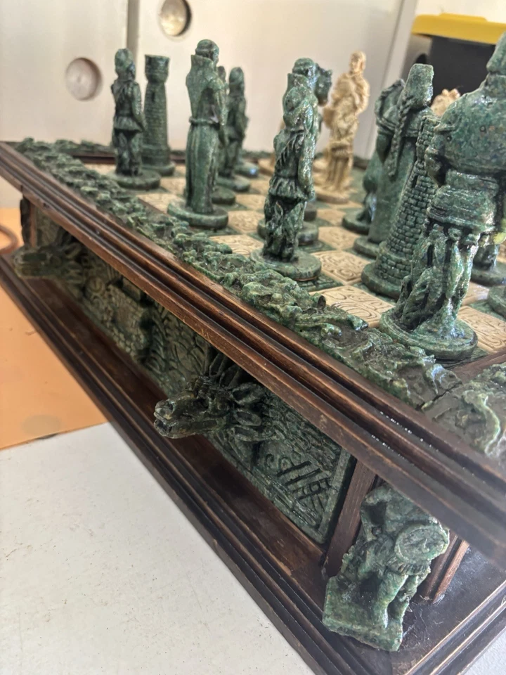 Calendario Maya Azteca Malaquita/Madera Verde Juego de Ajedrez Completo Excelente Estado De Colección Foto 2 de 4