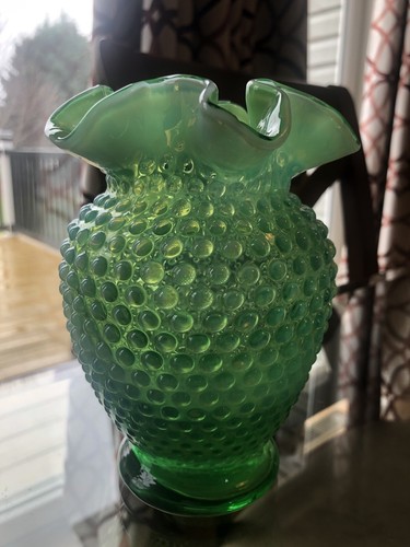 RARE Vintage Fenton Ombré Green Opalescent Hobnail 6” Vase - Picture 16 of 18