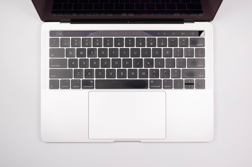 Apple MacBook Pro 13 Retina Touch Bar, 2.8GHz i7 16GB RAM 512 GB SSD 2019 QWERTY - Bild 2 von 8